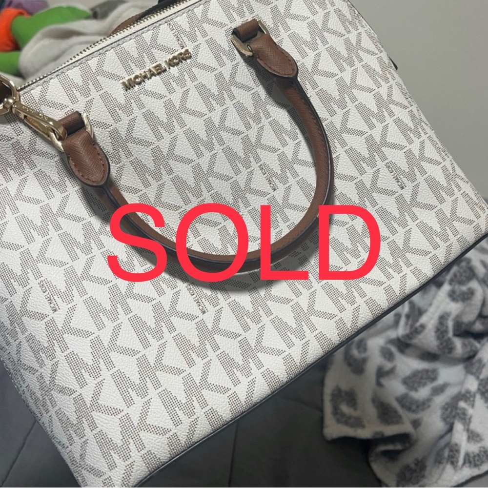 MICHAEL MICHAEL KORS
Veronica Medium Logo Dome Satchel